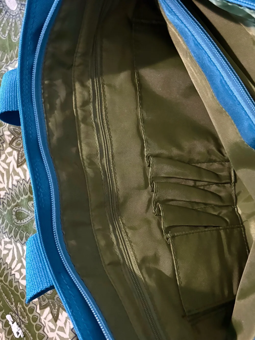 Crate & Barrel Large Business Bag. 17x12x3.5”. Adj Strap, 5 compartments 3 zips
